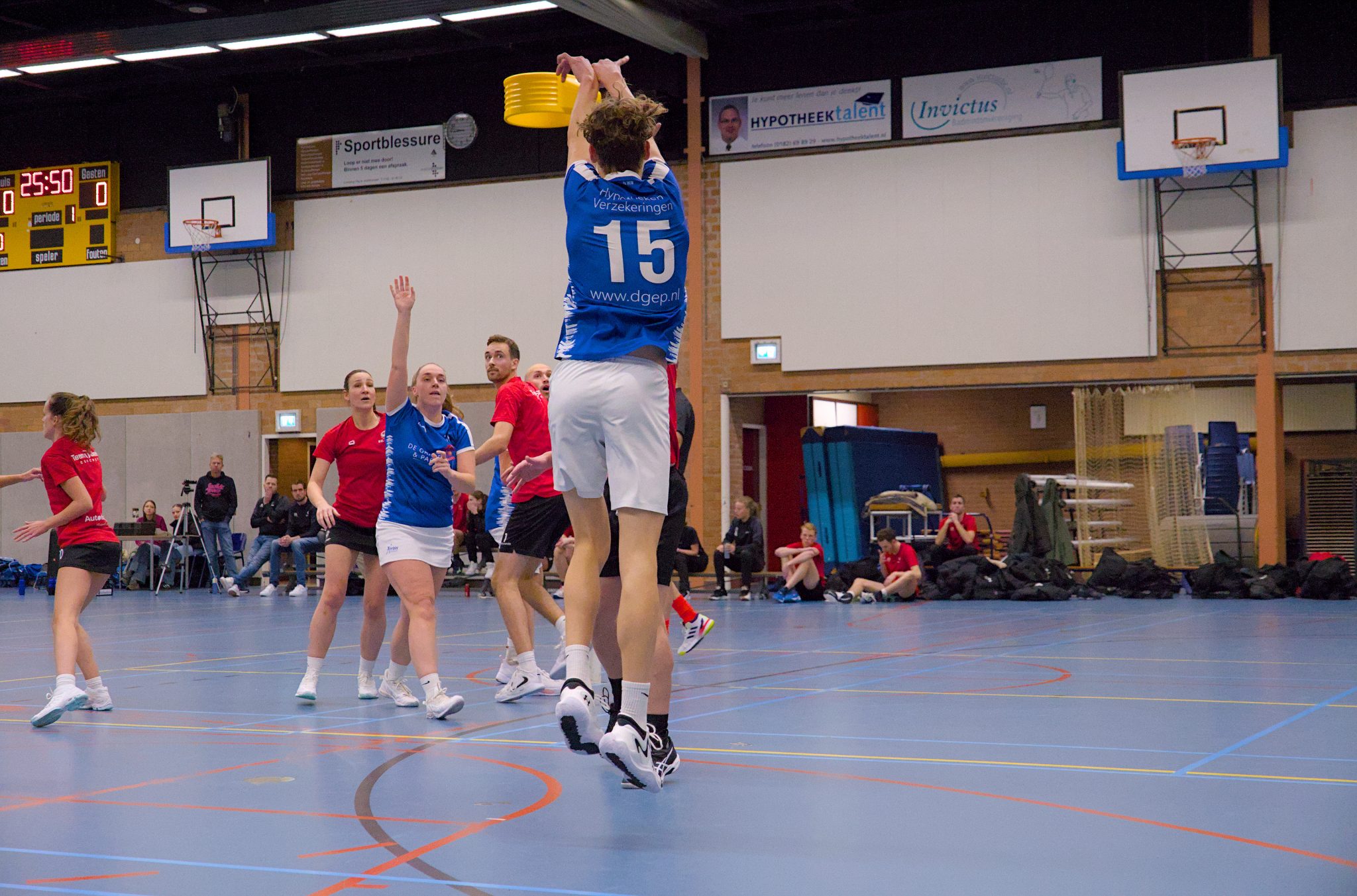 Een helft gas geven is voor Korbis genoeg tegen Twist