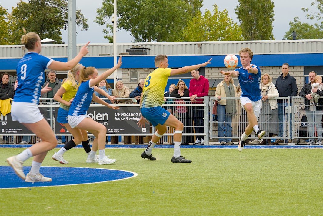 Korbis sluit veldseizoen positief af met zege