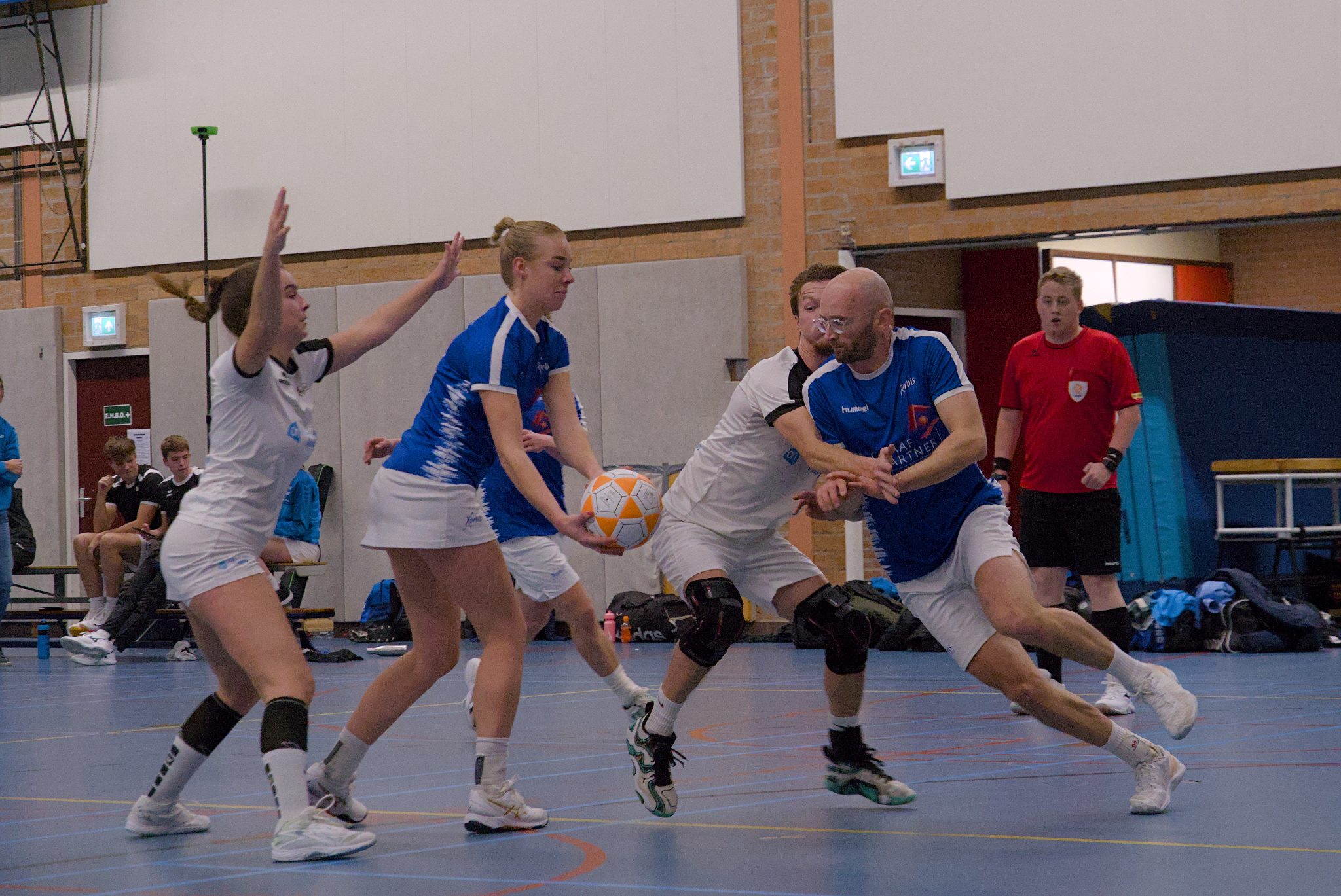 Korbis promoveert in stijl naar eerste klasse